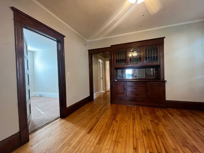 Building Photo - This spacious 3-bedroom lower level duplex...