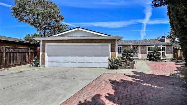 Building Photo - 1090 Walnut Woods Ct