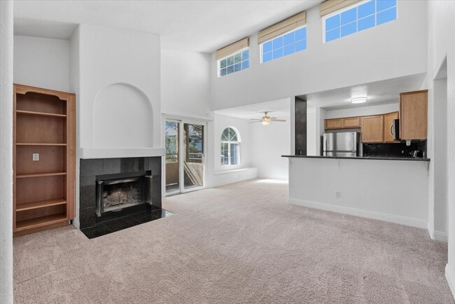 Building Photo - 9325 W Desert Inn Rd