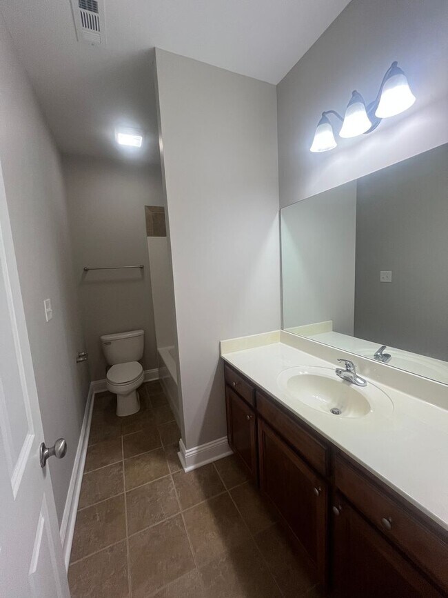 Building Photo - 128 Bentwood Cir