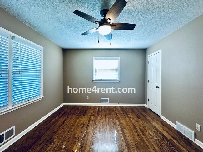 Building Photo - Beautifully Updated Home in Prime Overland...