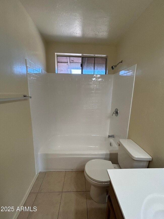 Building Photo - 1433 E Park Ave