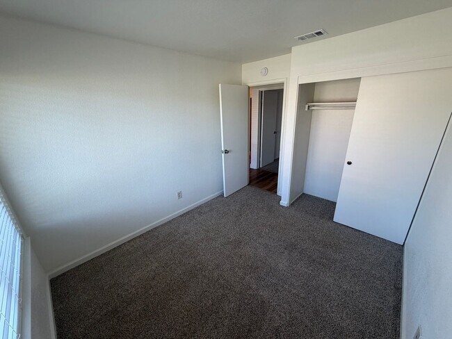 Building Photo - 4 Bed / 2 Bath | Rosemont Single Family Home Available