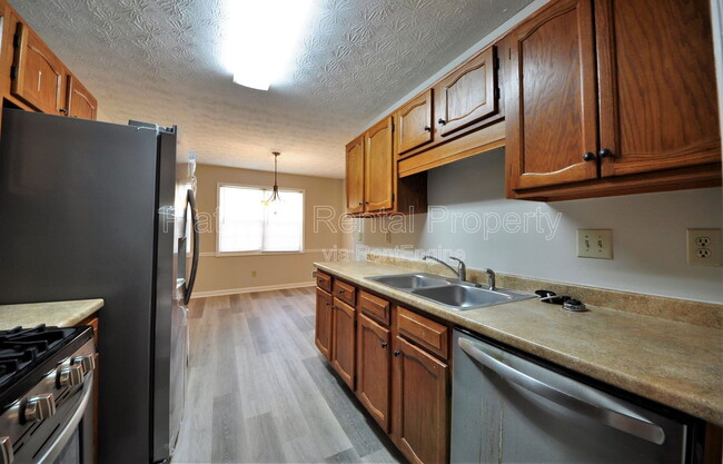 Building Photo - 1052 Westfield Trace