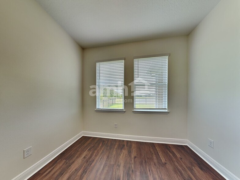 Building Photo - 14511 Cedar ml dr