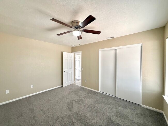 Building Photo - 7742 Oxford Ave