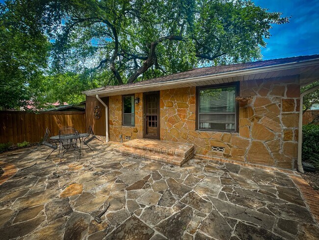 Building Photo - Adorable single story home in Landa Park E...