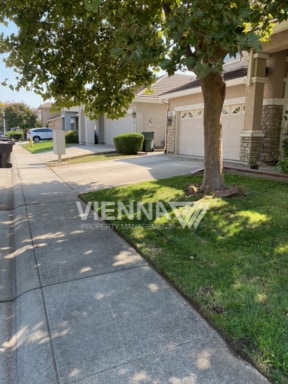 Building Photo - 7956 Robinson Dr