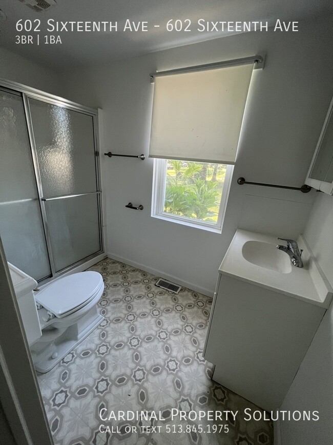 Building Photo - Spacious 3 Bedroom Townhome with 2 Full Ba...
