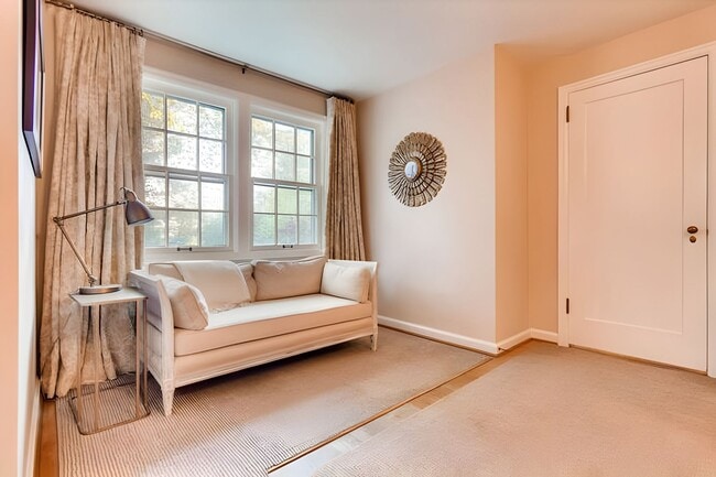 Building Photo - Beautiful Dream Home in the Southwest Hills! Call now to live amongst the trees!