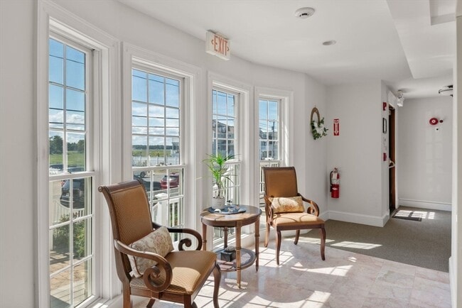 Building Photo - 90 Glades Rd