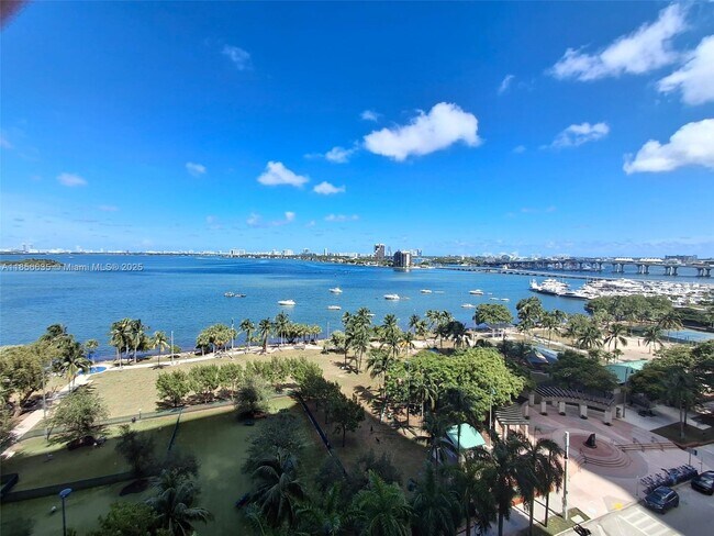 Building Photo - 1800 N Bayshore Dr