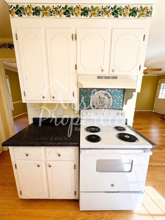 Building Photo - 325 Southampton Dr