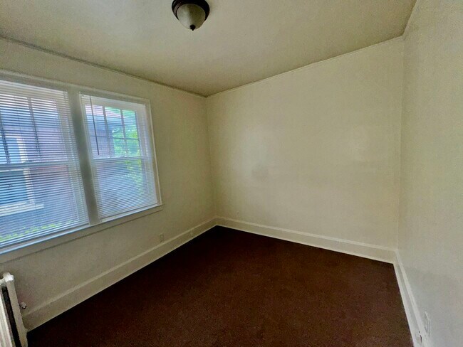 Building Photo - 2681 Pasadena St