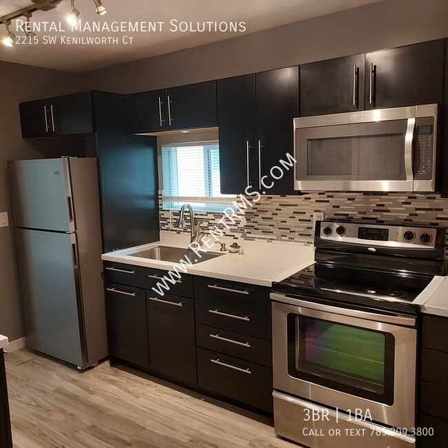 Building Photo - 2215 SW Kenilworth Ct