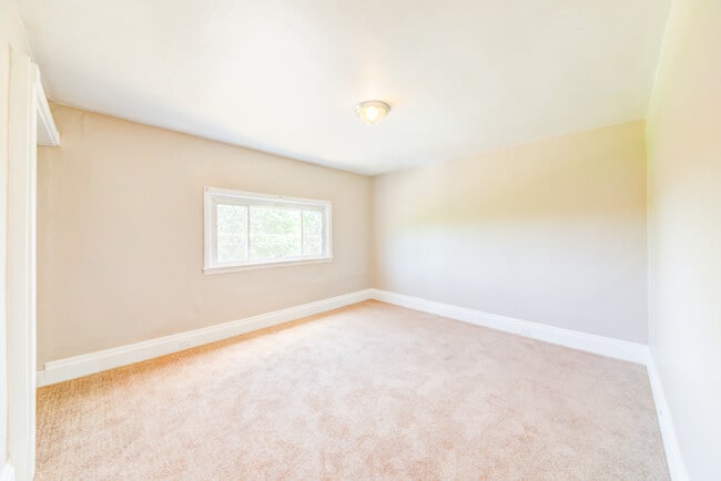 Building Photo - 1008 E Warrington Ave