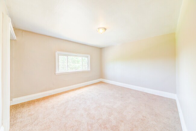 Building Photo - Available JUNE 2026  - Beautiful 3+ Bedroom Home w/ City Views!