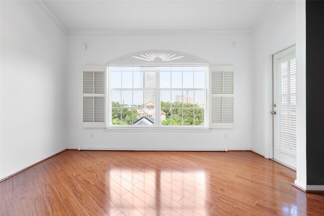 Building Photo - 2111 Welch St