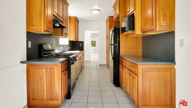 Building Photo - 624 15th St