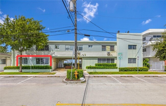 Building Photo - 2250 Bay Dr