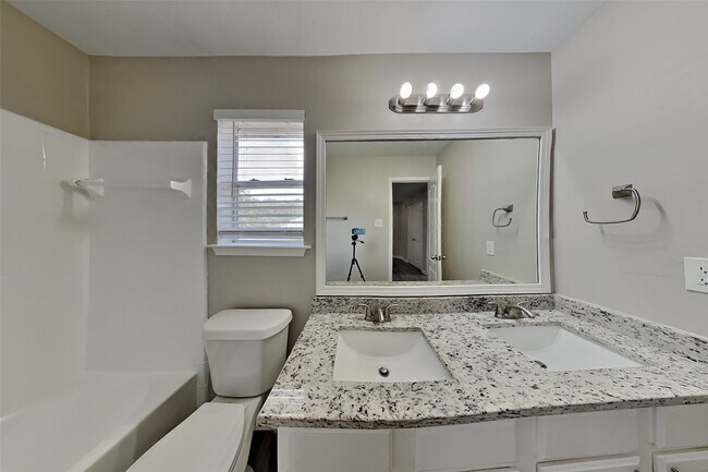 Building Photo - 13007 Bretford Ct