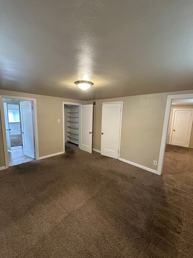 Building Photo - LW1532