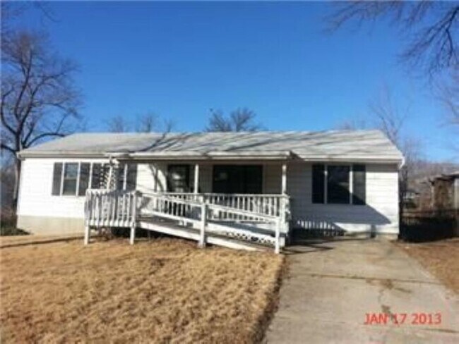 Primary Photo - 3 bdrm, 2 bath split level home in KC, MO!
