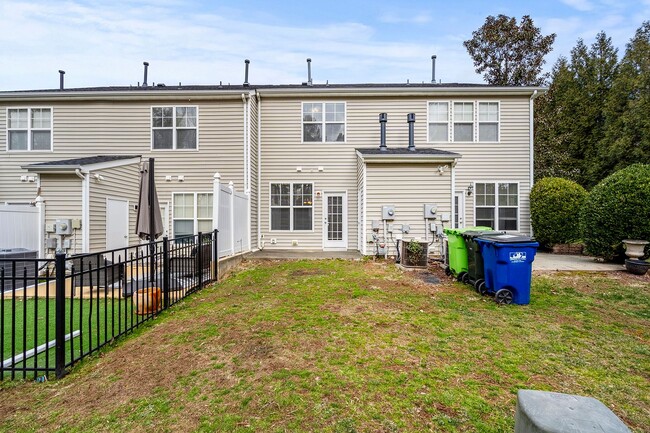 Building Photo - Cute and cozy townhome in Camden Park