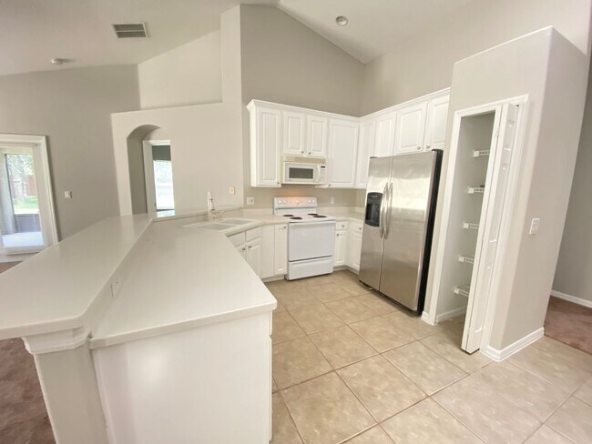 Building Photo - ? Freshly Updated Home Minutes from Disney...