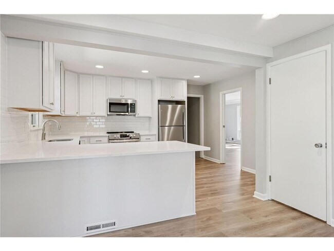 Building Photo - 6416 Wilryan Ave