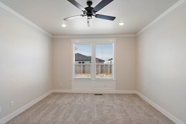 Building Photo - 4497 N Girasolo Ave