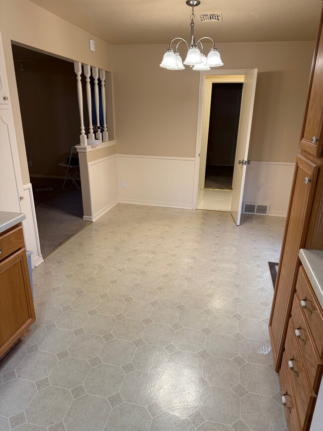 Dining Room - 3009 N Woodcrest Dr