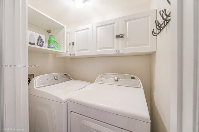 Building Photo - 16699 Collins Ave