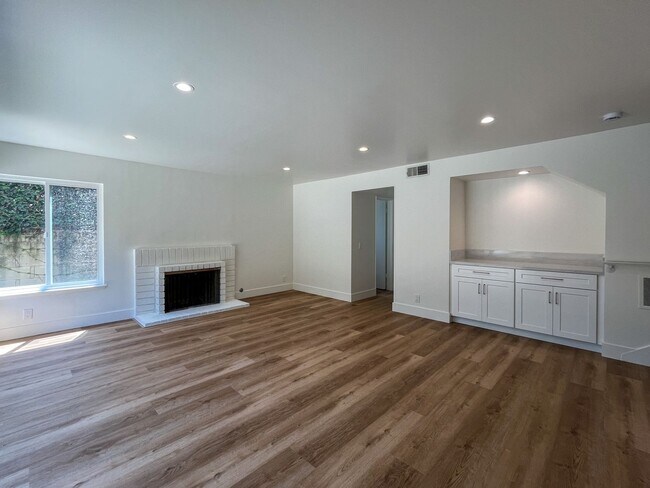 Building Photo - 5281 Tattershall Ave