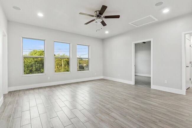 Building Photo - 1351 SW Don Ct