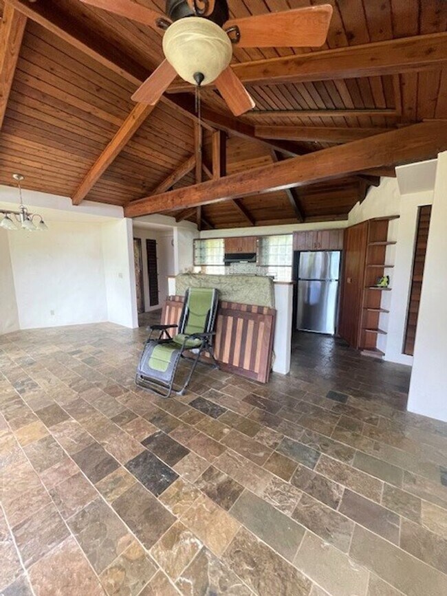 Building Photo - Gorgeous 2 Bedroom / 1 Bath in Waikane