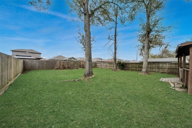 Building Photo - 23927 Verngate Dr