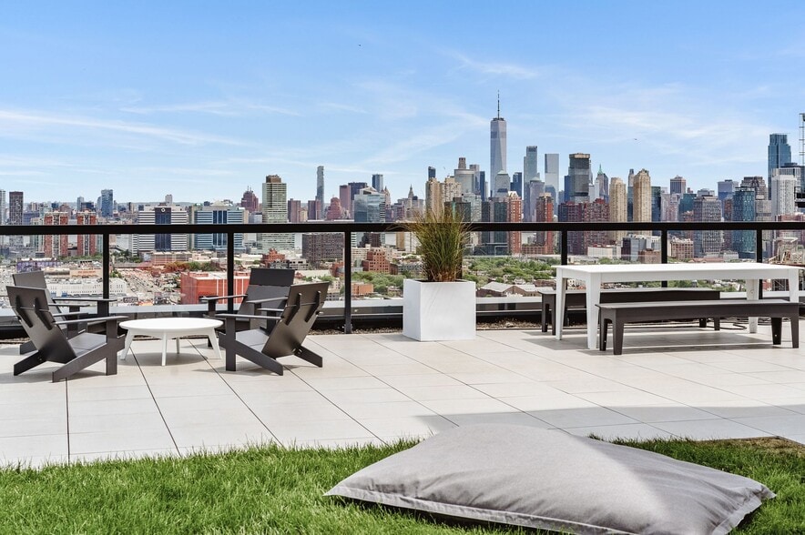 Building Photo - 9 Homestead