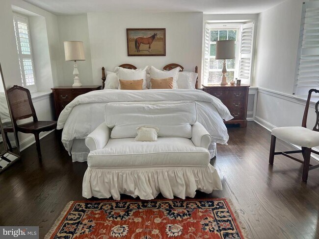 Building Photo - 1002 Crest Rd