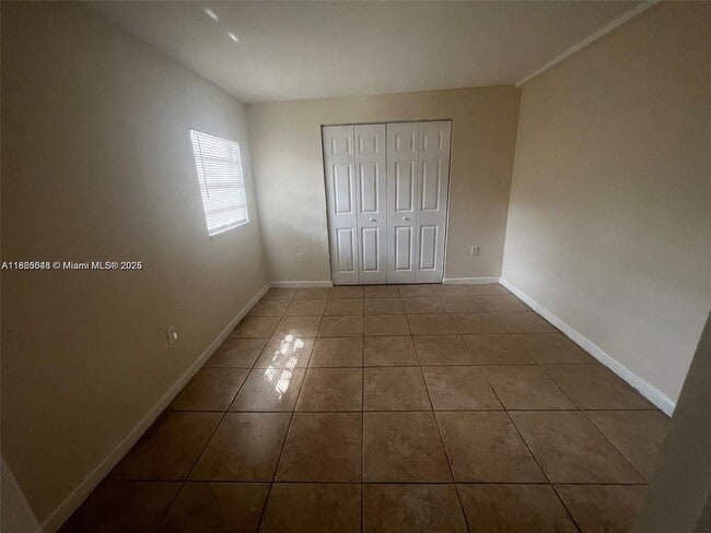 Building Photo - 3350 SW 37th St