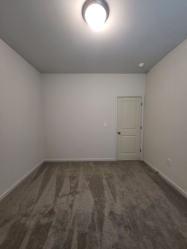 Building Photo - Cute, Well Maintained, Ranch Close to Mountain Island Lake