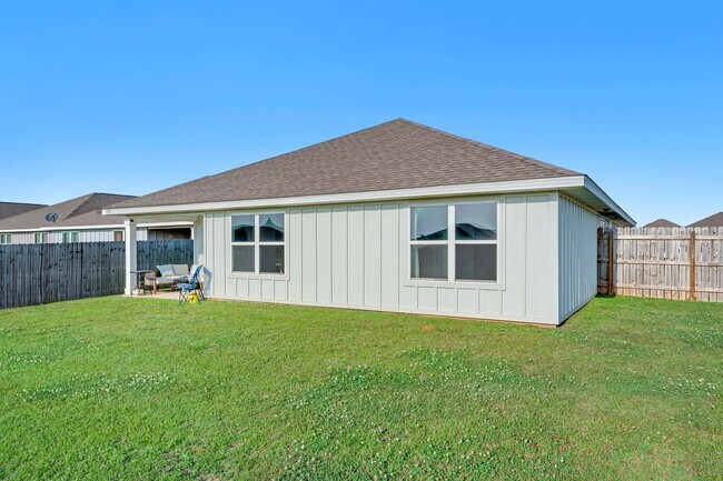 Building Photo - Charming 4BR / 2BA rental in desirable Daphne, AL — great neighborhood, move-in ready.