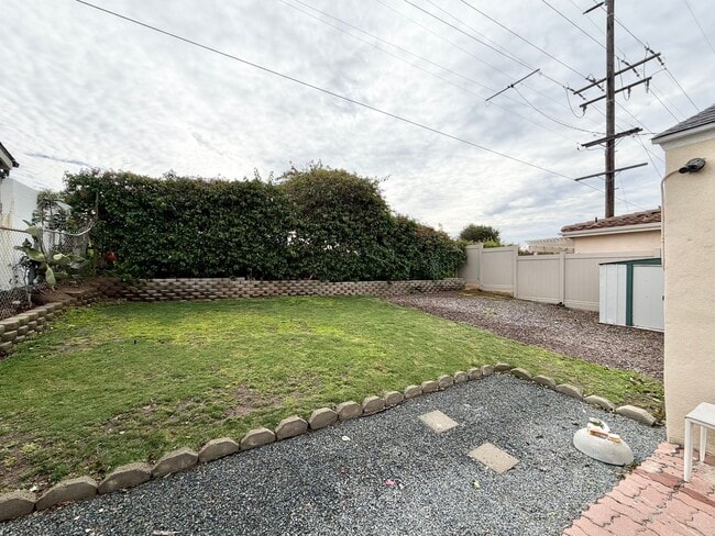 Building Photo - Beautiful 3 bed/1 bath unit in San Clemente