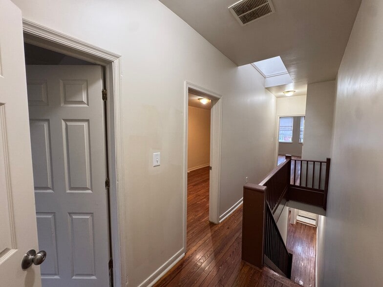 Building Photo - 2025 Penrose Ave