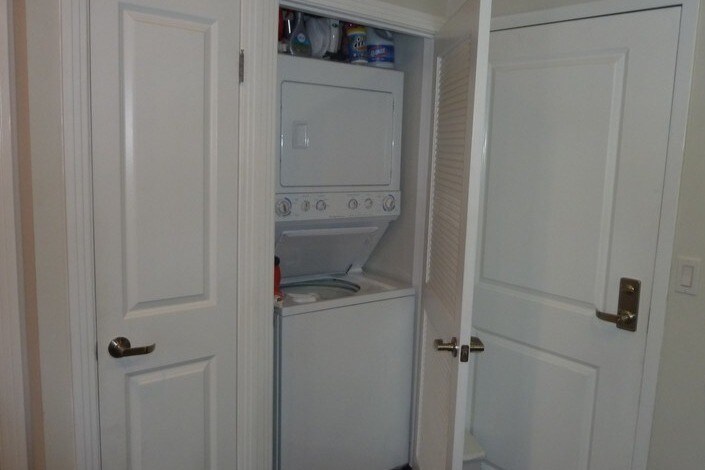 Washer/Dryer - 1250 Edris Dr