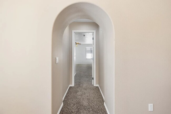 Building Photo - Spacious 3-Bedroom Home with Incredible Garage & Prime Location!