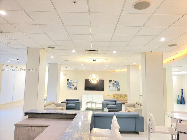 Building Photo - 3001 S Ocean Dr