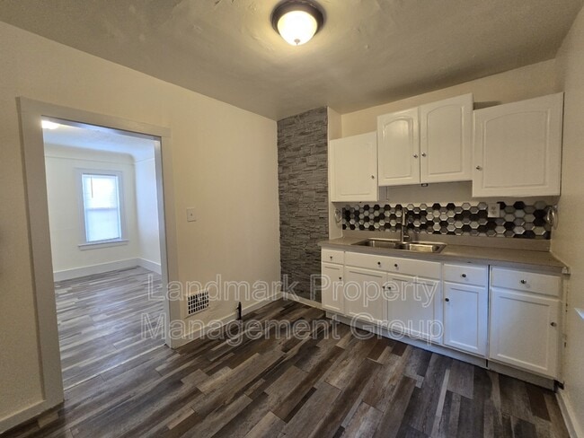 Building Photo - 14400 Rutherford St