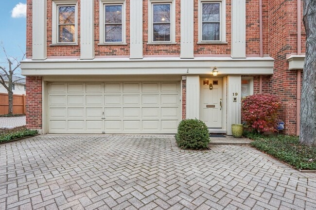 Building Photo - 19 Landmark St