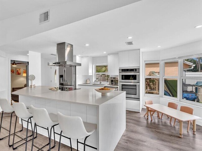 Building Photo - 9831 SW 58th Ct